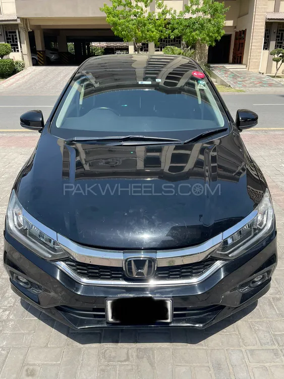Honda Grace Hybrid 2019 for Sale in Lahore Image-1