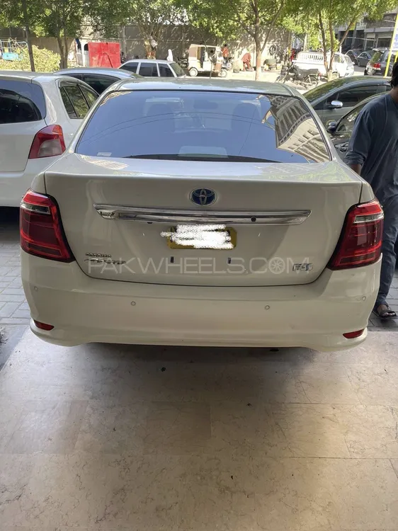 Toyota Corolla Axio 2018 for Sale in Karachi Image-1