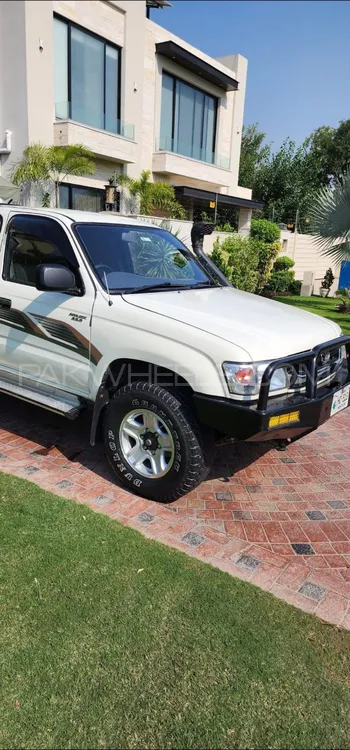 Toyota Hilux 2000 for Sale in Lahore Image-1