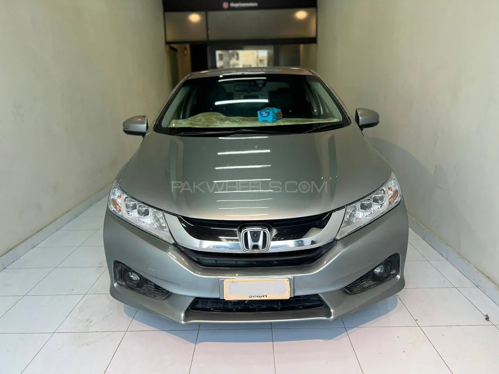 Honda Grace Hybrid 2016 for Sale in Karachi Image-1