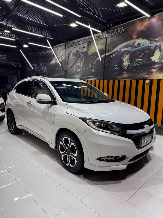 Honda Vezel 2015 for Sale in Karachi Image-1