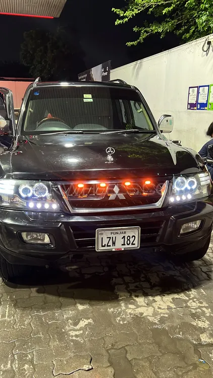 Mitsubishi Pajero 2005 for Sale in Islamabad Image-1