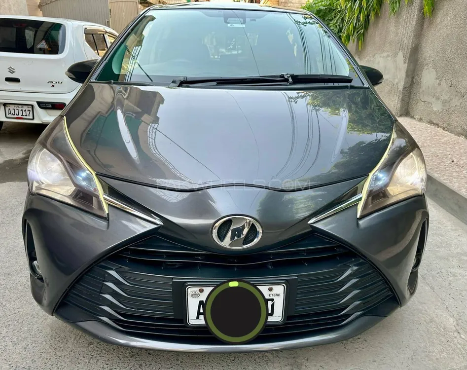 Toyota Vitz 2017 for Sale in Lahore Image-1