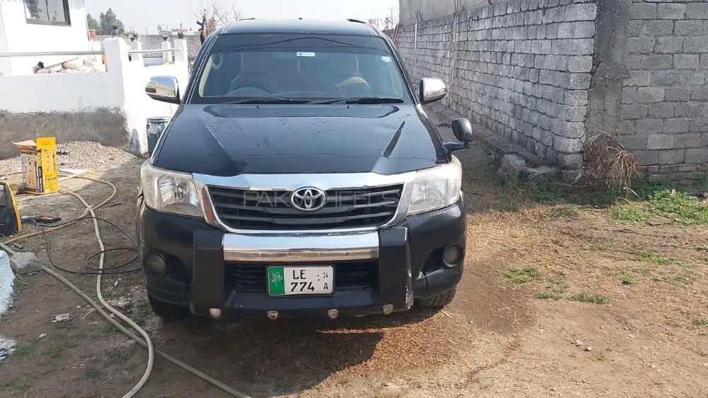 Toyota Hilux 2014 for Sale in Islamabad Image-1