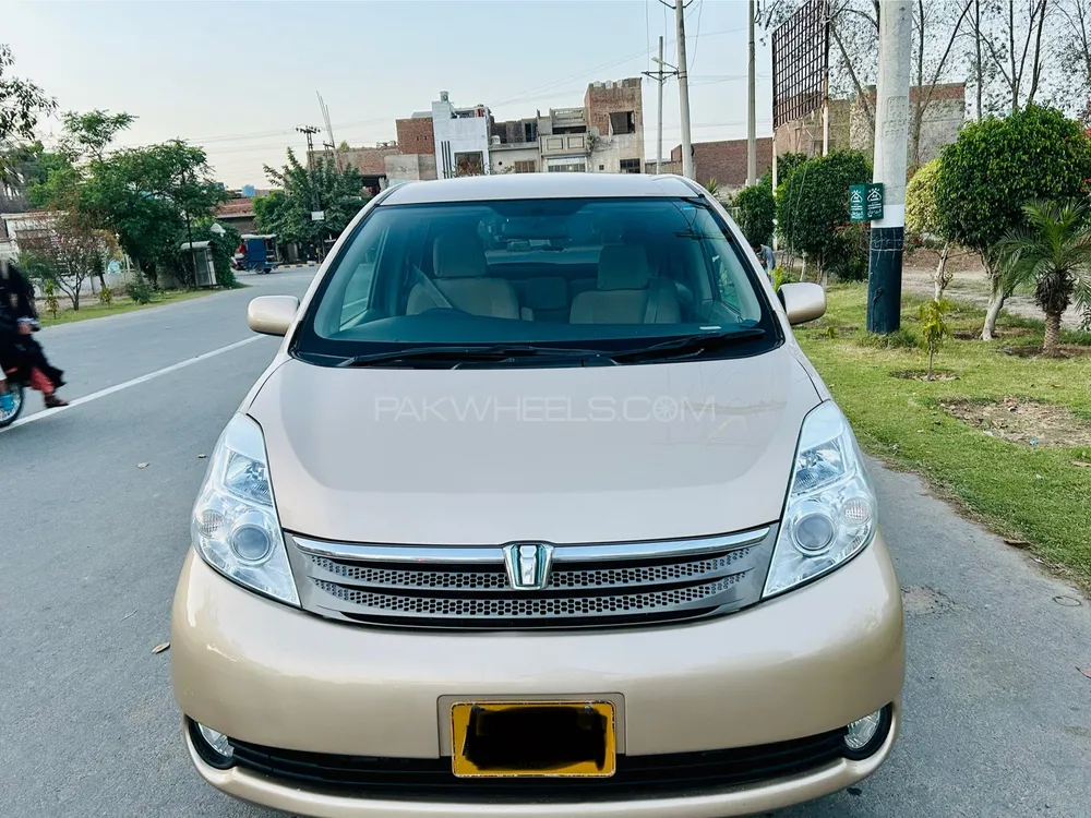 Toyota ISIS 2006 for Sale in Okara Image-1