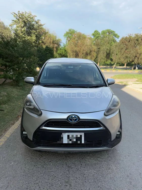 Toyota Sienta 2015 for Sale in Islamabad Image-1