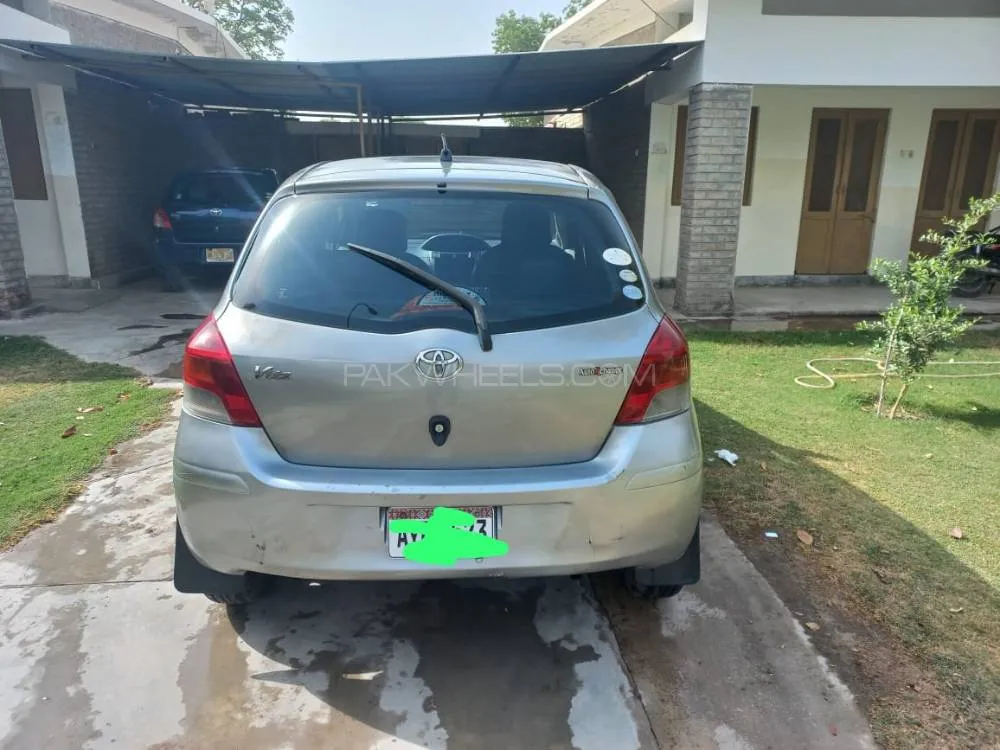 Toyota Vitz 2009 for Sale in Daharki Image-1