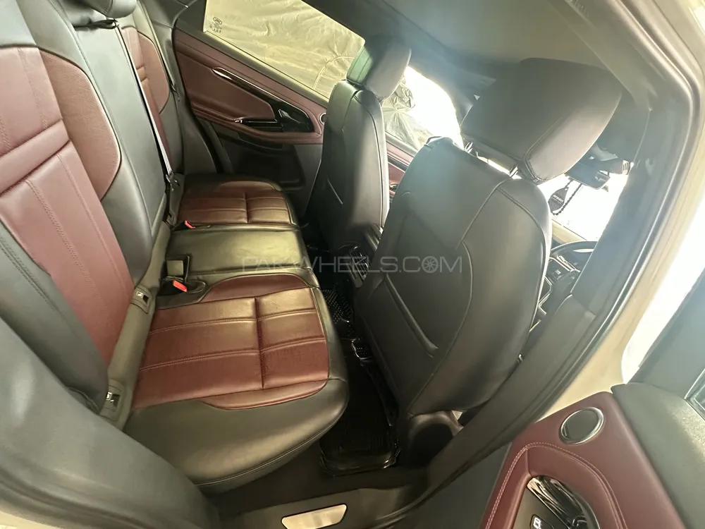Range Rover Evoque 2021 for Sale in Sialkot Range Rover Evoque 2021 for Sale in Sialkot Image-8