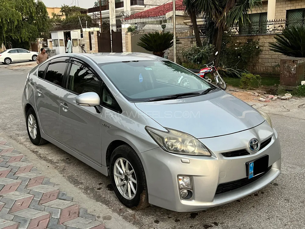 Toyota Prius 2011 for Sale in Islamabad Image-1