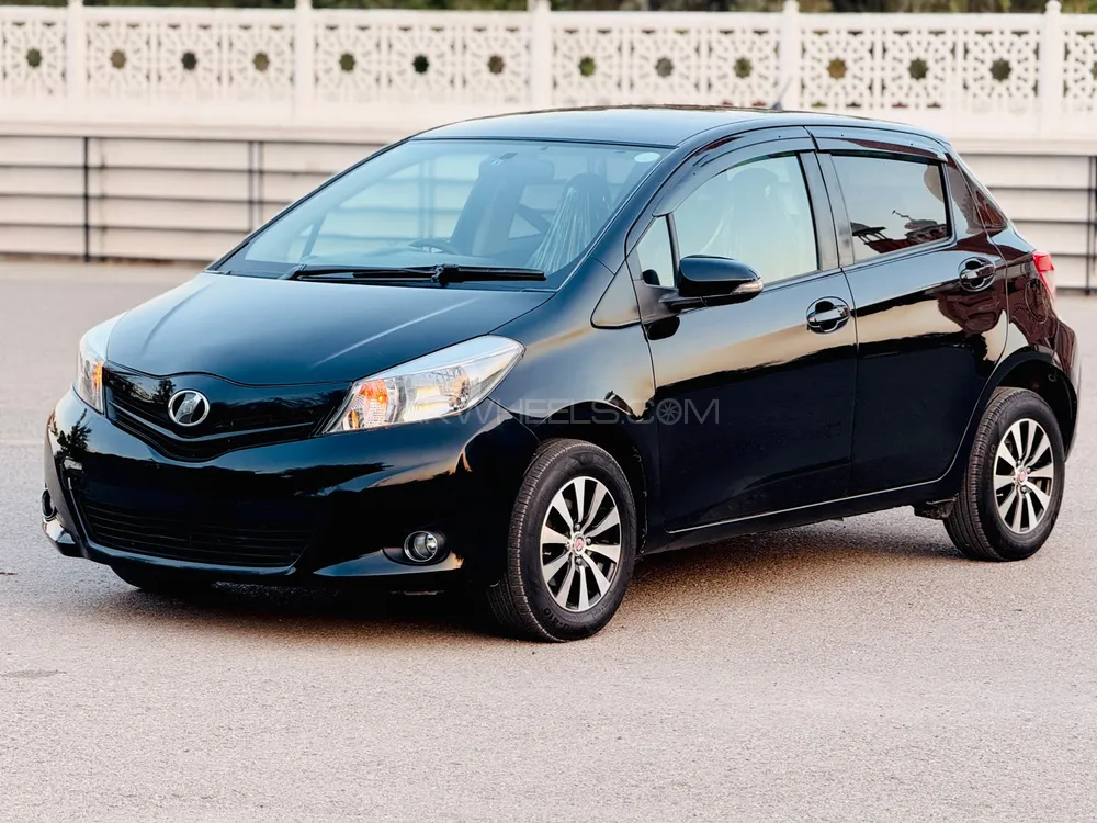 Toyota Vitz 2013 for Sale in Islamabad Image-1