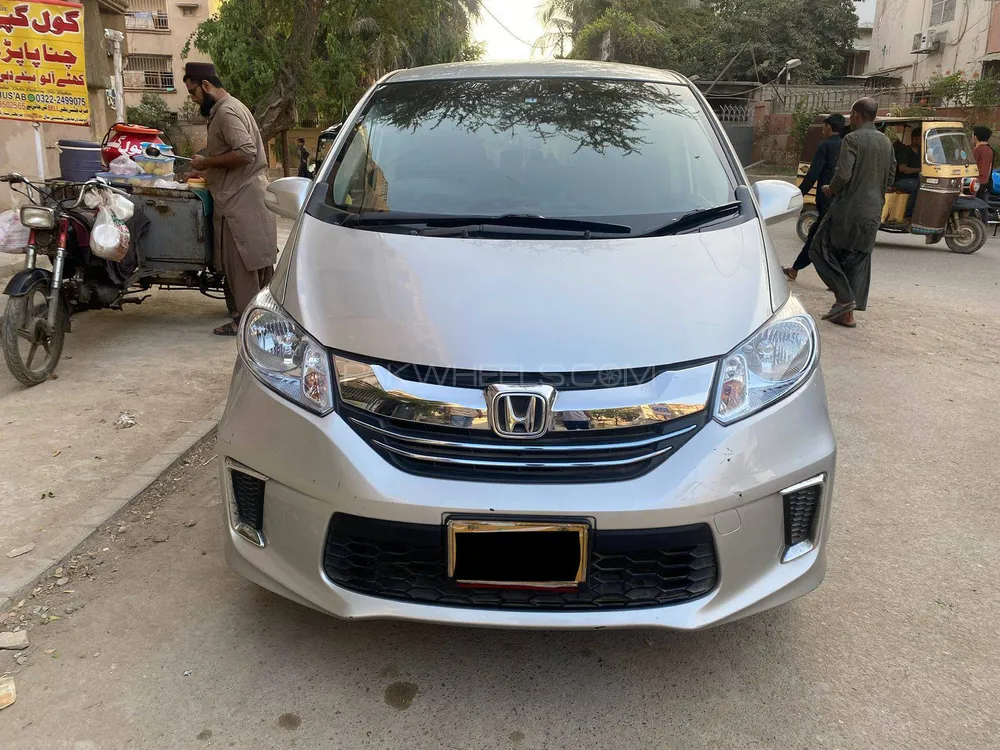 Honda Freed 2015 for Sale in Karachi Image-1