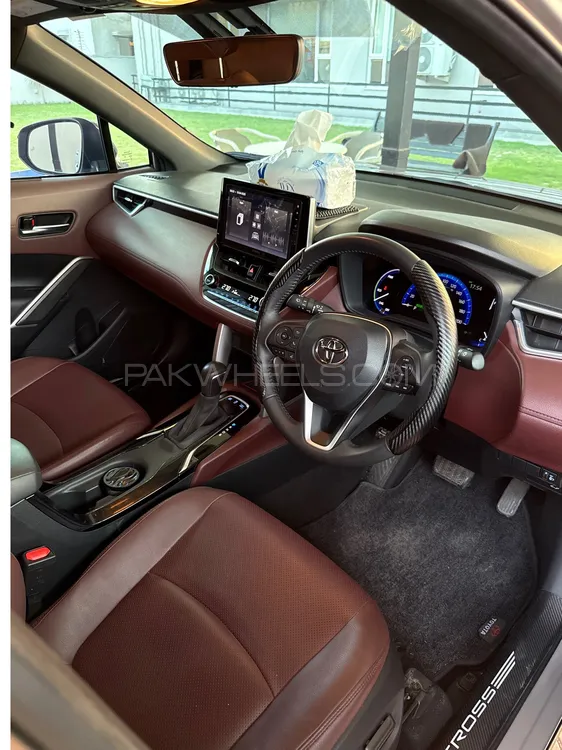 Toyota Corolla Cross 2024 for Sale in Lahore Toyota Corolla Cross 2024 for Sale in Lahore Image-7