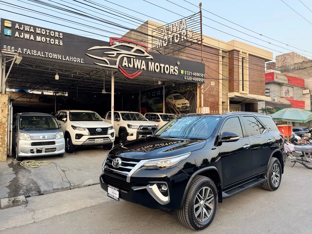 Toyota Fortuner 2017 for Sale in Lahore Image-1