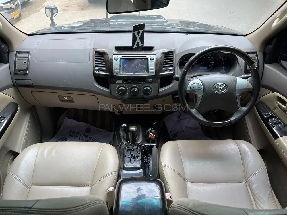 Toyota Hilux 2014 for Sale in Karachi Toyota Hilux 2014 for Sale in Karachi Image-10