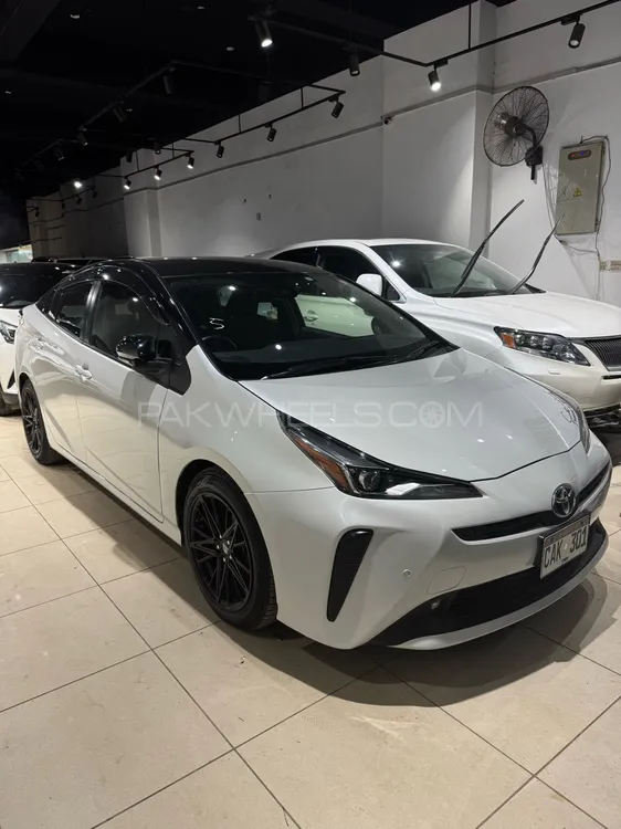 Toyota Prius 2021 for Sale in Karachi Image-1