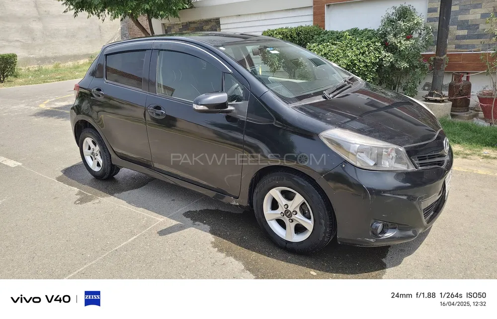 Toyota Vitz 2011 for Sale in Faisalabad Image-1