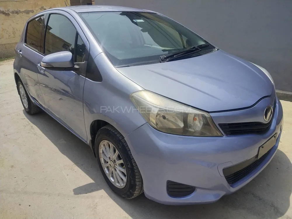 Toyota Vitz 2011 for Sale in Dera ismail khan Image-1