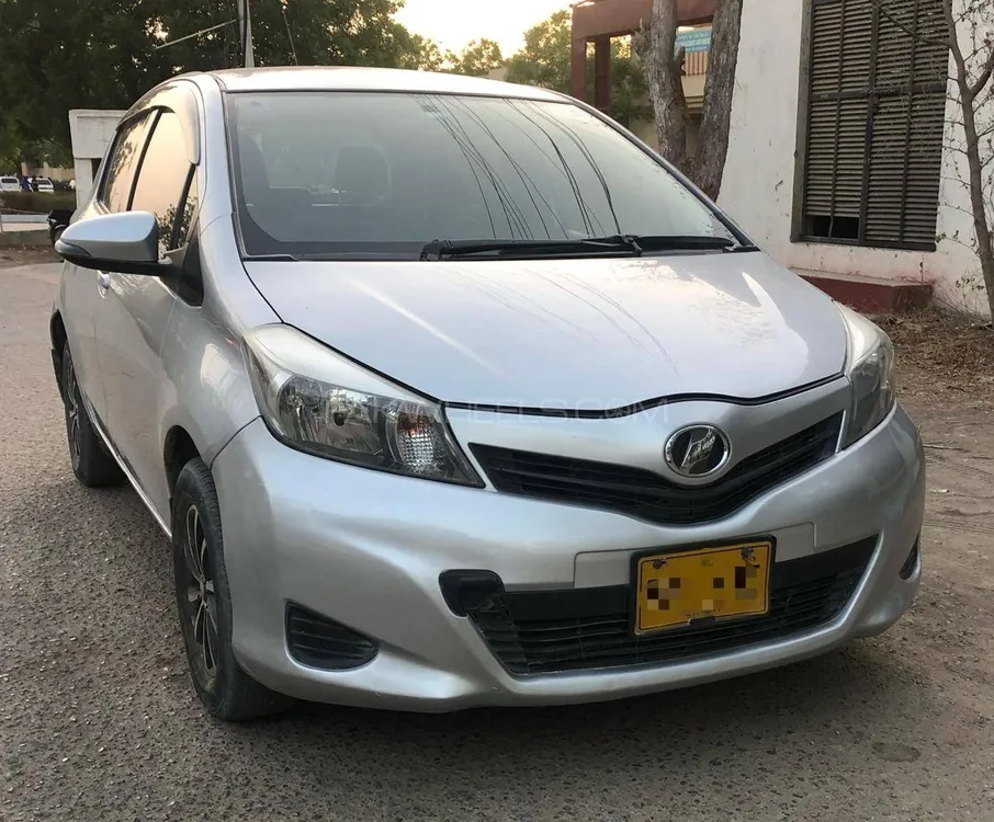 Toyota Vitz 2013 for Sale in Karachi Image-1