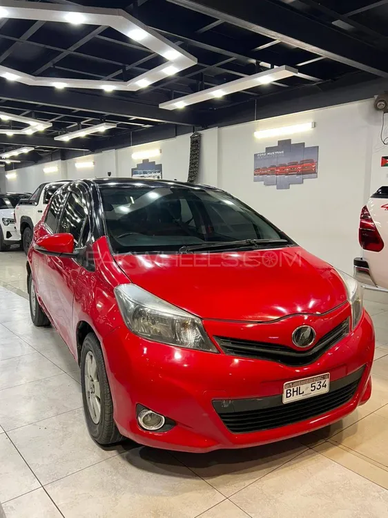 Toyota Vitz 2013 for Sale in Karachi Image-1