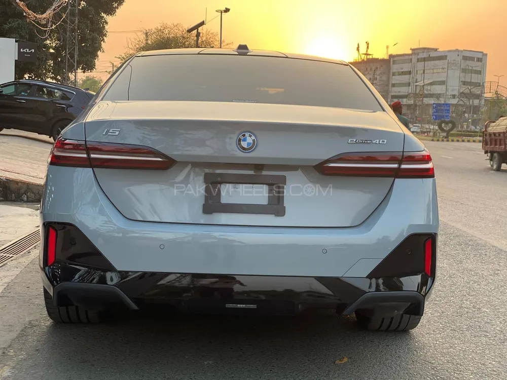 BMW i5 2023 for Sale in Lahore BMW i5 2023 for Sale in Lahore Image-16