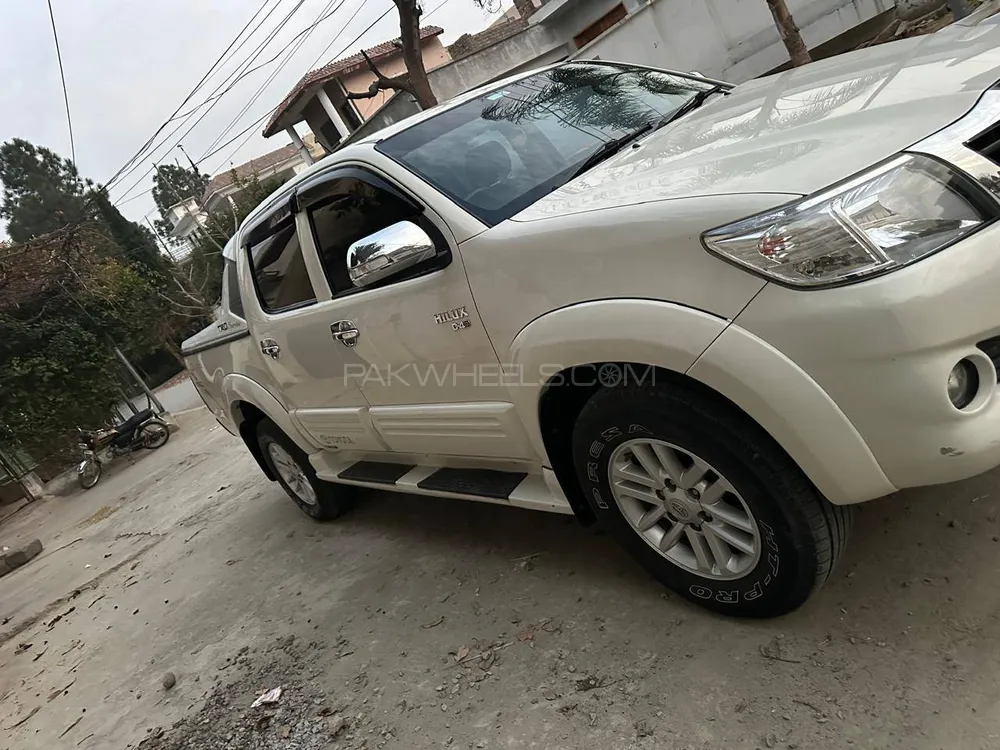 Toyota Hilux 2015 for Sale in Rawalpindi Toyota Hilux 2015 for Sale in Rawalpindi Image-5