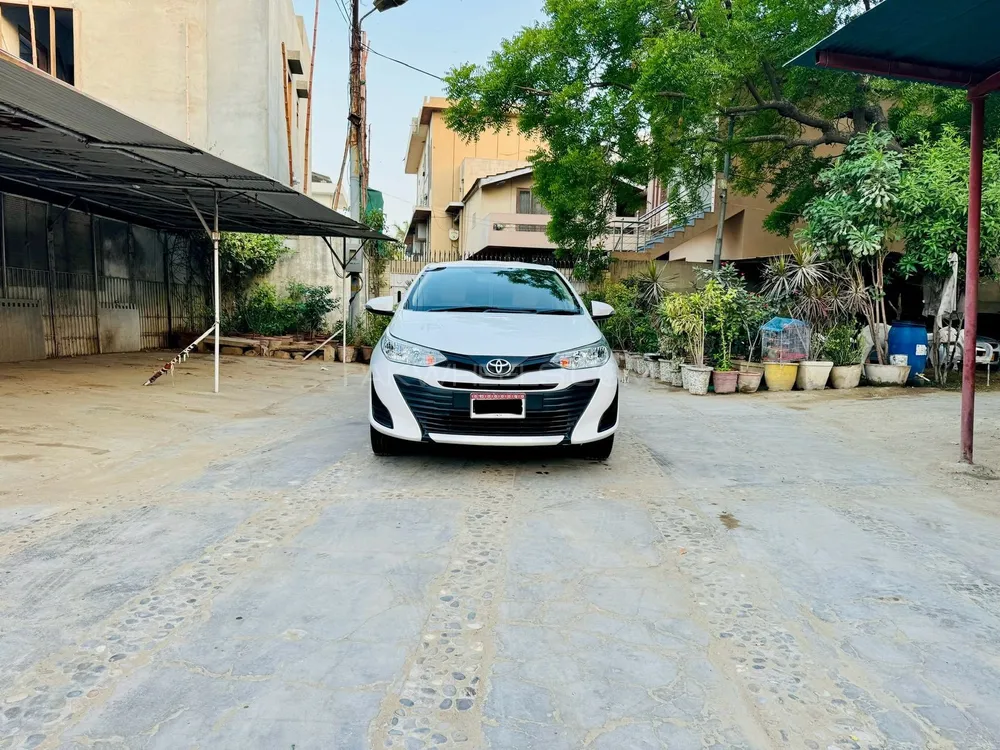 Toyota Yaris Sedan 2021 for Sale in Karachi Image-1