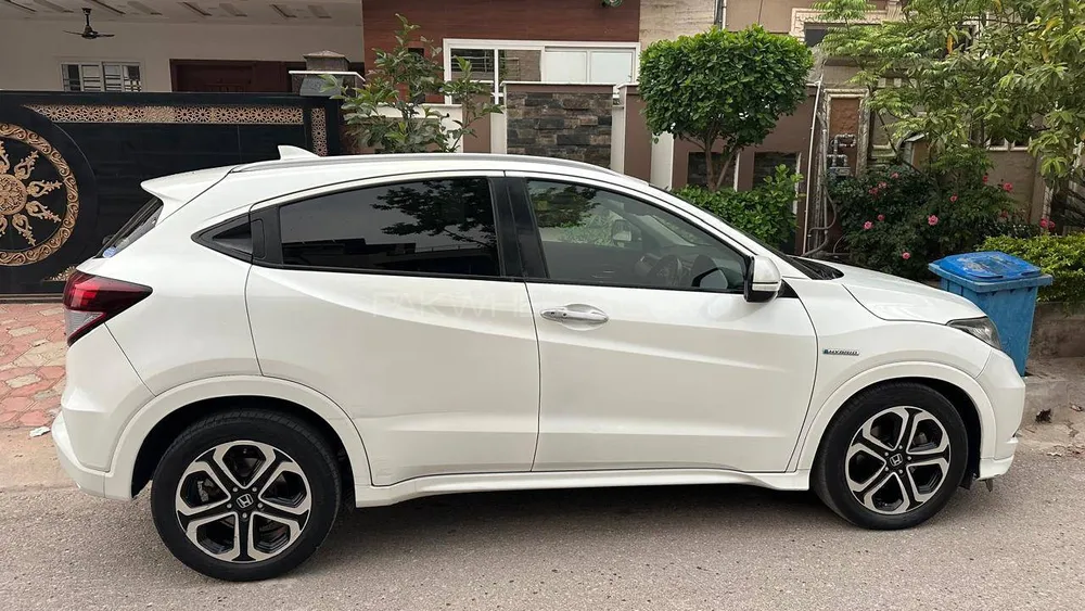 Honda Vezel 2016 for Sale in Islamabad Image-1