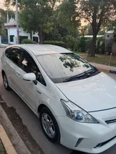 Toyota Prius Alpha S 2013 for Sale