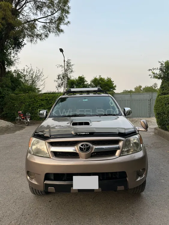 Toyota Hilux 2004 for Sale in Islamabad Image-1