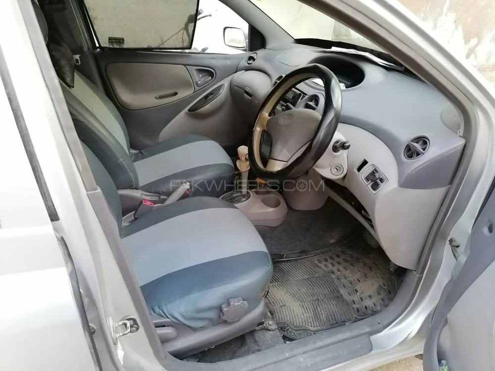 Toyota Platz 2002 for Sale in Karachi Image-1