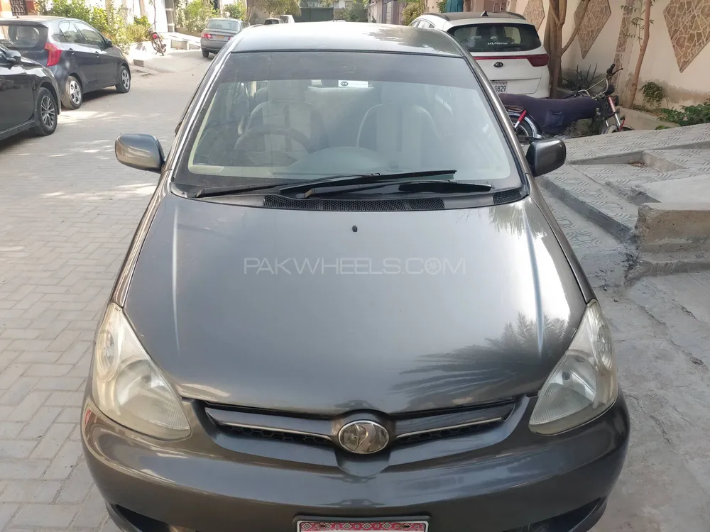 Toyota Platz 2004 for Sale in Karachi Image-1