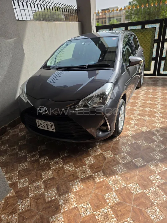 Toyota Vitz 2017 for Sale in Lahore Image-1