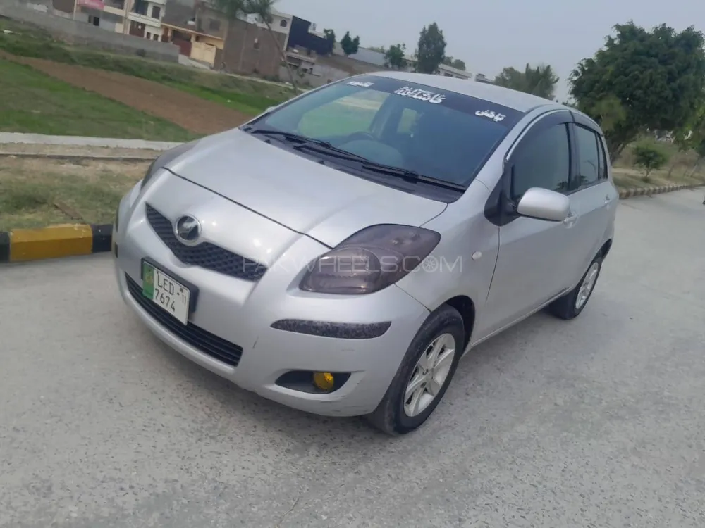 Toyota Vitz 2006 for Sale in Hassan abdal Image-1