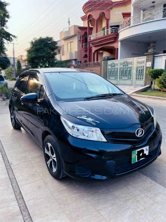 Toyota Vitz 2011 for Sale in Lahore Image-1