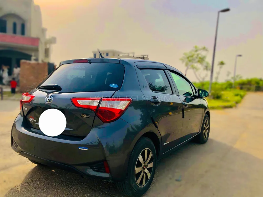 Toyota Vitz 2017 for Sale in Rawalpindi Image-1