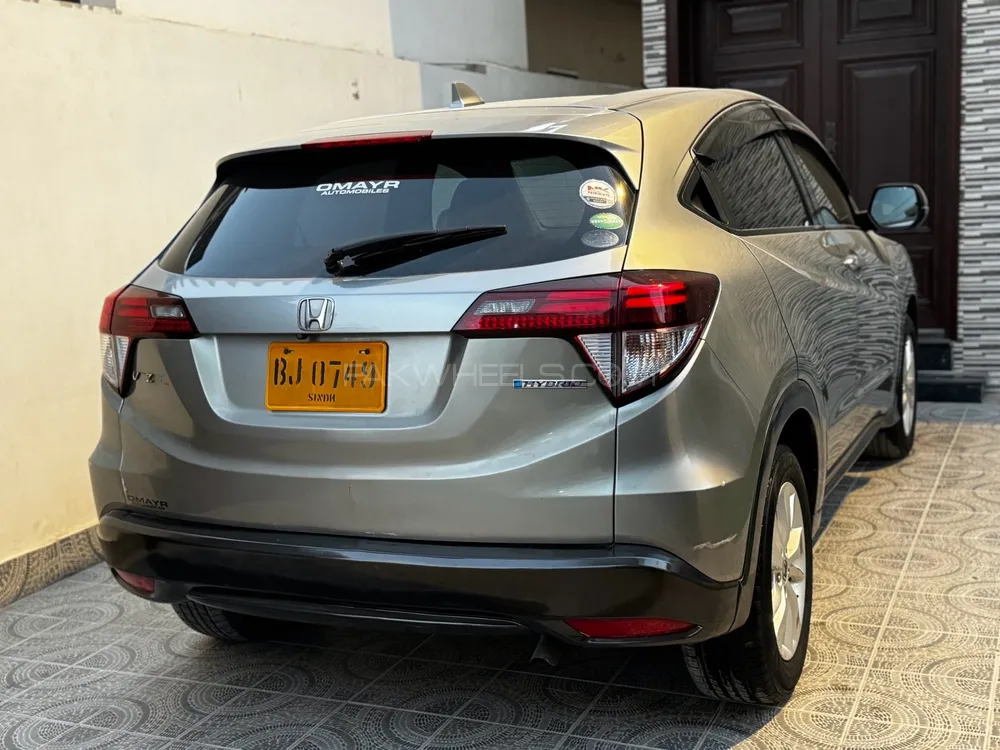 Honda Vezel 2015 for Sale in Karachi Image-1