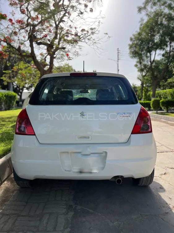 Suzuki Swift 2015 for Sale in Tando Allah Yar Image-1