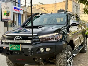 Toyota Hilux Revo V Automatic 3.0  2017 for Sale
