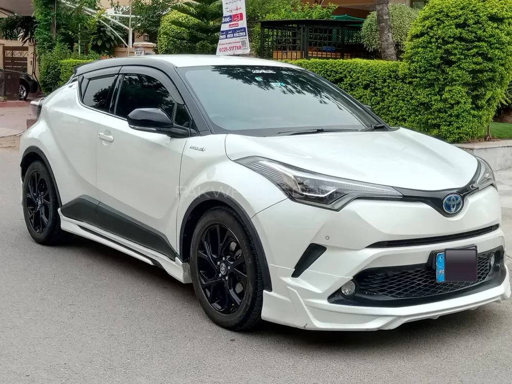 Toyota C-HR 2017 for Sale in Islamabad Image-1