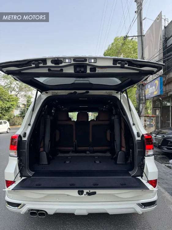 Toyota Land Cruiser 2017 for Sale in Lahore Toyota Land Cruiser 2017 for Sale in Lahore Image-13