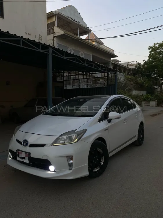 Toyota Prius 2013 for Sale in Karachi Image-1