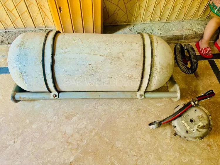 CNG Cylinder with original Landi Renzo CNG Kit Image-1