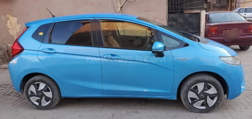 Honda Fit 2015 for Sale in Karachi Image-1