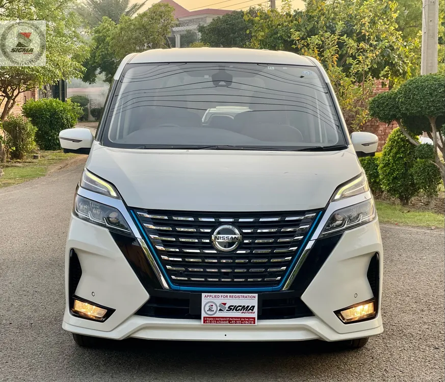 Nissan Serena 2018 for Sale in Lahore Image-1