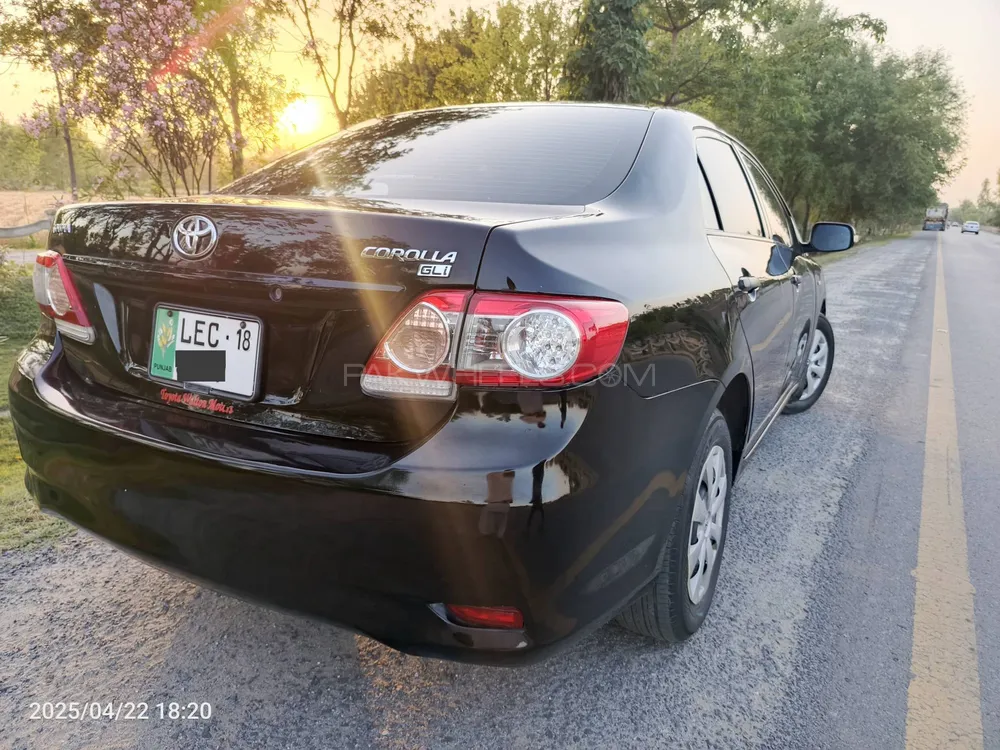 Toyota Corolla 2013 for Sale in Mardan Image-1