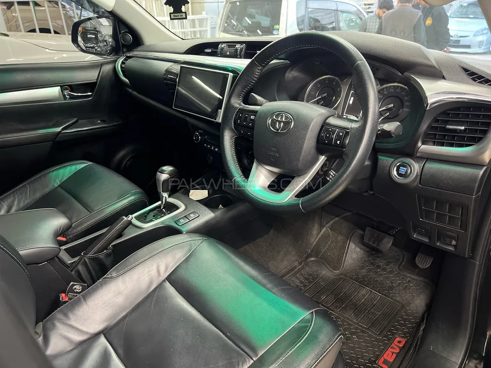 Toyota Hilux 2021 for Sale in Peshawar Toyota Hilux 2021 for Sale in Peshawar Image-6
