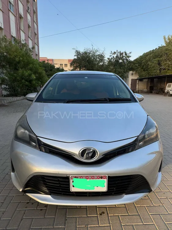 Toyota Vitz 2014 for Sale in Karachi Image-1