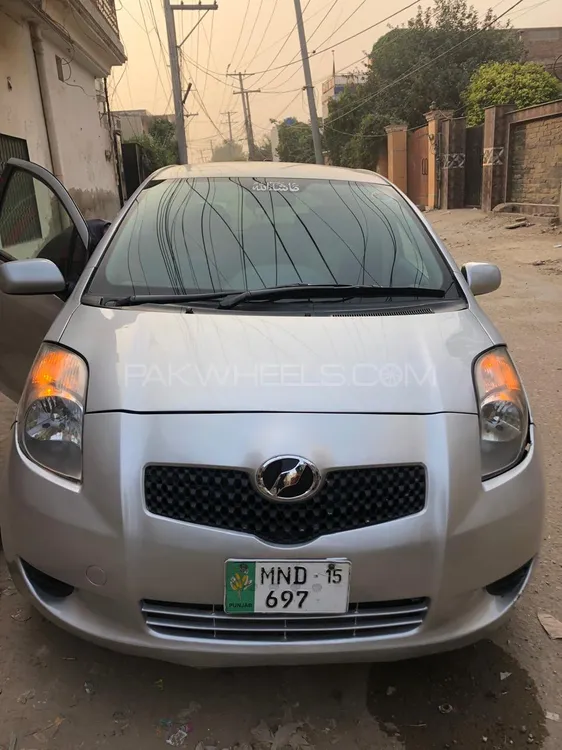 Toyota Vitz 2005 for Sale in Multan Image-1