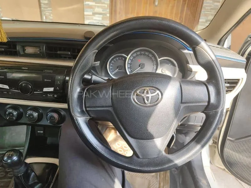 Toyota Corolla 2015 for Sale in Lahore Image-1