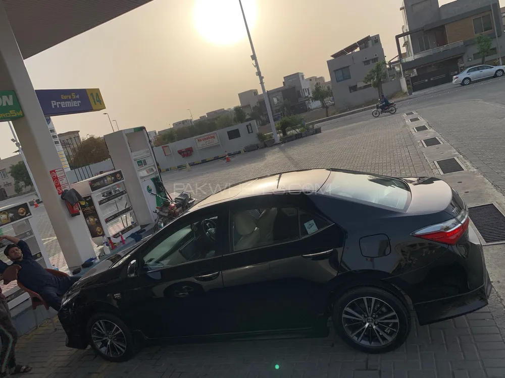 Toyota Corolla 2021 for Sale in Lahore Image-1